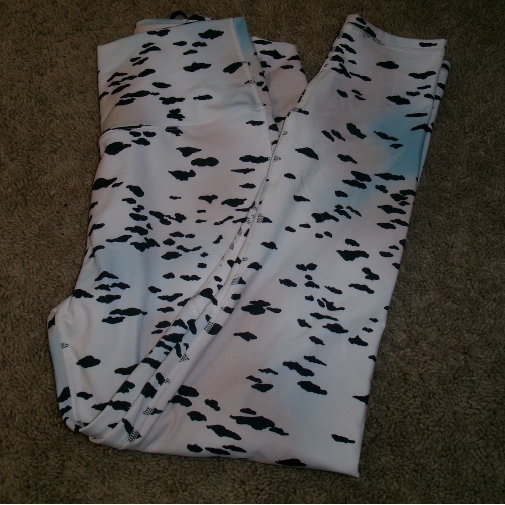 Fabletics Black and White Leggings Dynamic Design